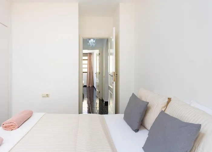 Home2book Percy Appartement *