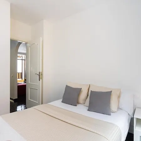Home2book Percy Apartment *