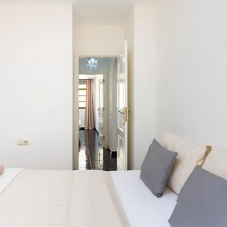 Home2book Percy Apartman *
